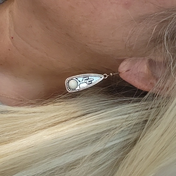 🔥LAST PAIR🔥 Cactus Howlite Drop Earrings - Picture 3 of 7